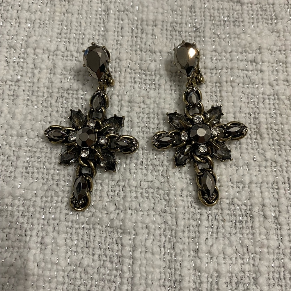 Black Ornate Earrings with Vintage Design and Sparkling Stones